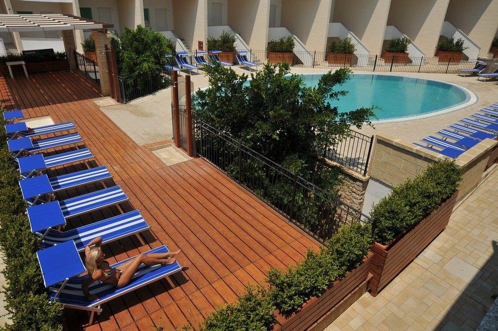 Cala Saracena Resort Торре-Вадо Екстер'єр фото