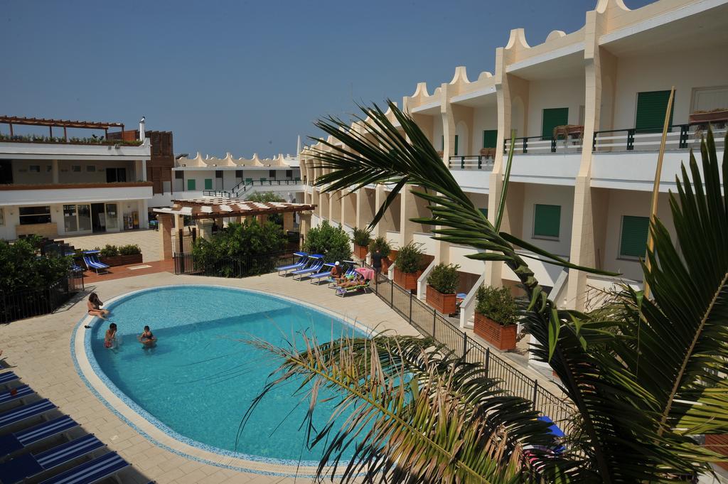 Cala Saracena Resort Торре-Вадо Екстер'єр фото