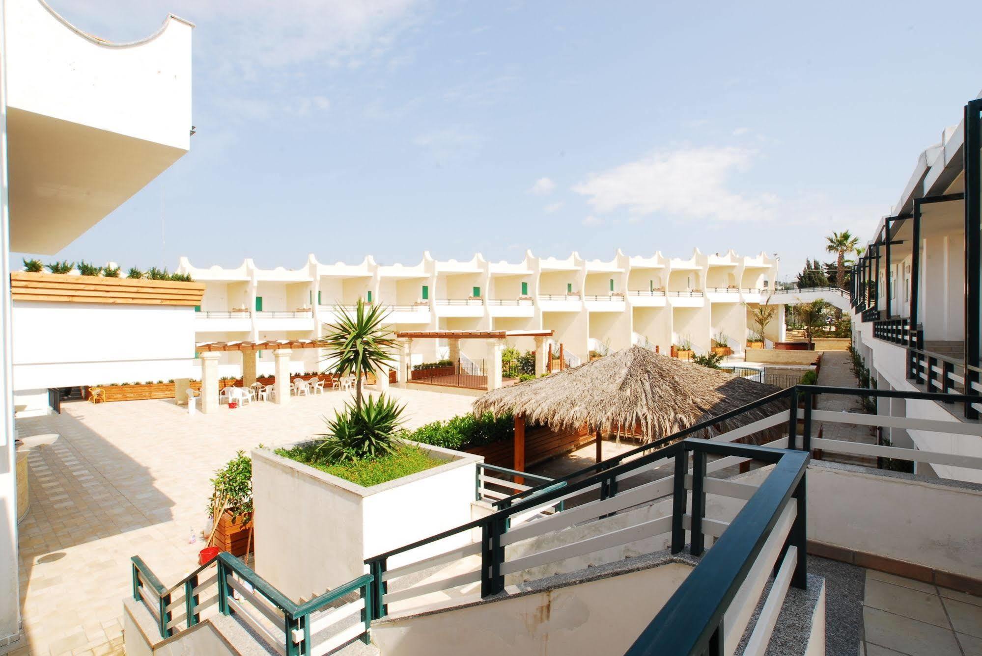 Cala Saracena Resort Торре-Вадо Екстер'єр фото