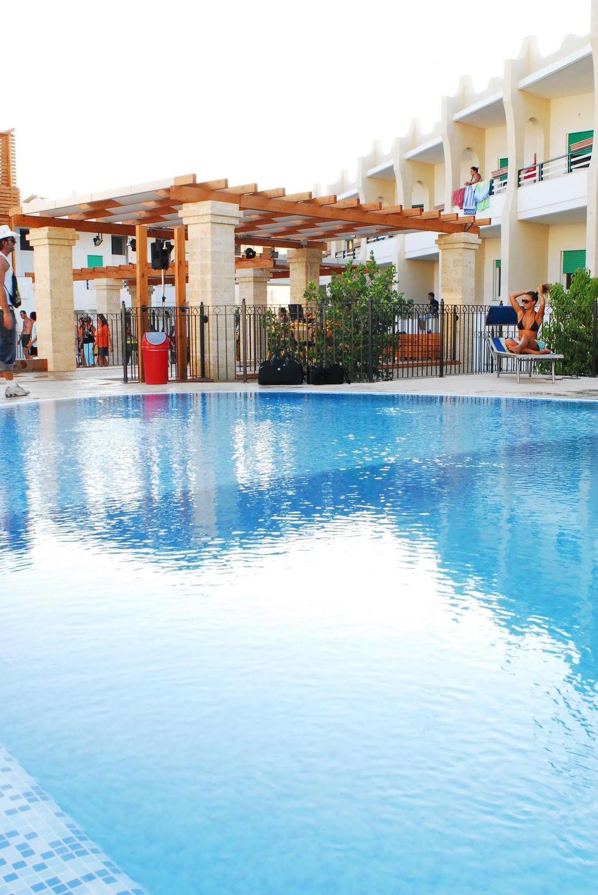 Cala Saracena Resort Торре-Вадо Екстер'єр фото