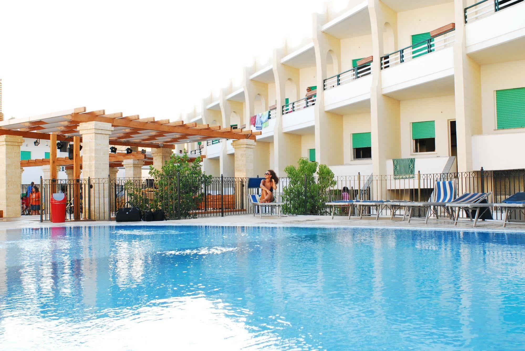 Cala Saracena Resort Торре-Вадо Екстер'єр фото